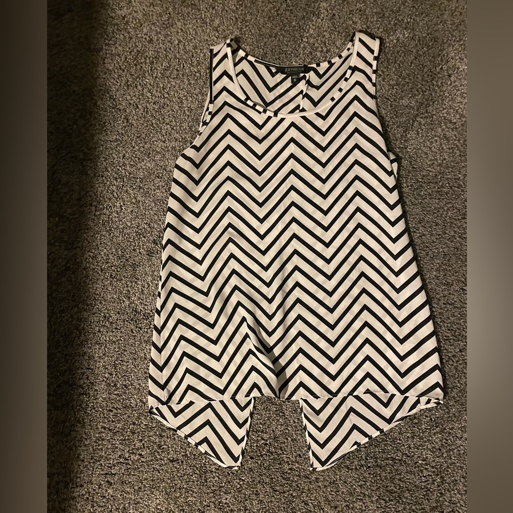 White & black shirt - Picture 2 of 3